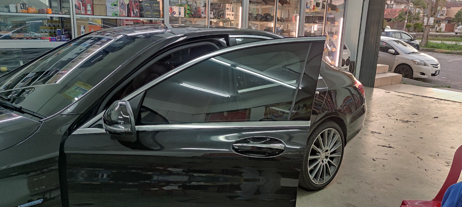 SAUJANA TYRE & AUTO SERVICE 4